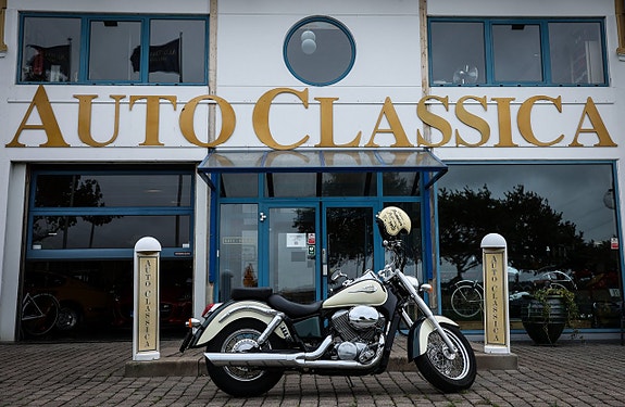 Honda Powersports VT750C Shadow 2 of 9