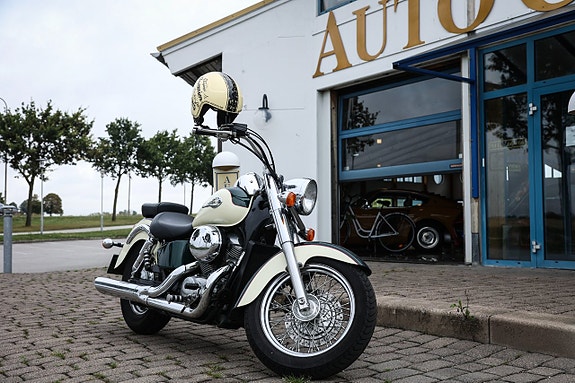 Honda Powersports VT750C Shadow 3 of 9