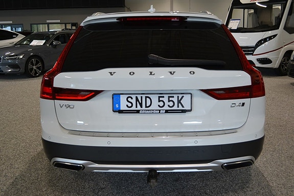 Volvo V90 Cross Country 3 of 16