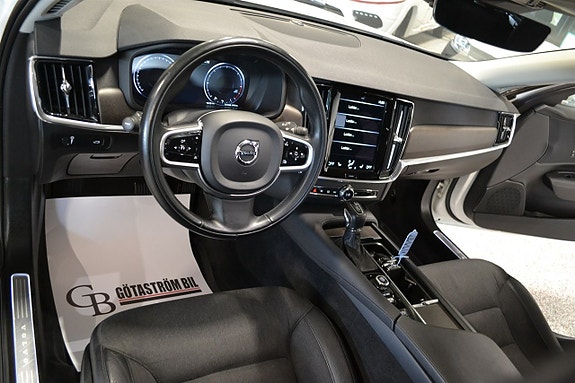 Volvo V90 Cross Country 9 of 16