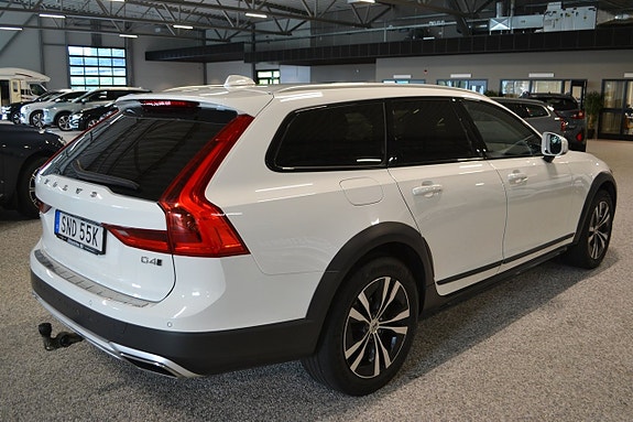 Volvo V90 Cross Country 4 of 16
