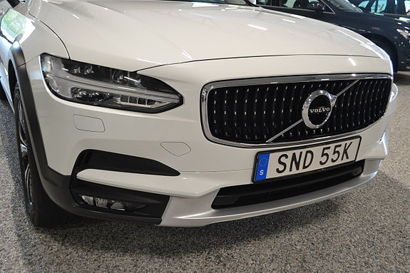 Volvo V90 Cross Country 7 of 16