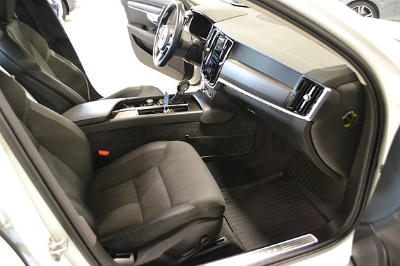 Volvo V90 Cross Country 14 of 16
