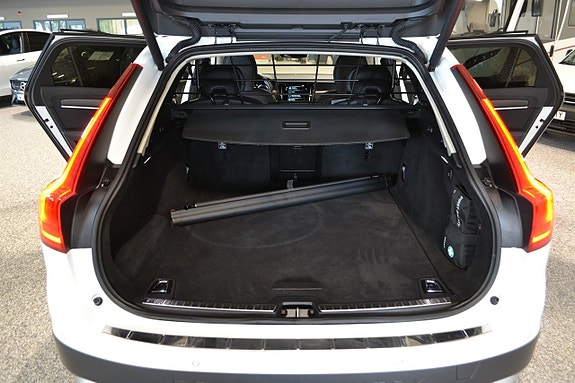 Volvo V90 Cross Country 11 of 16
