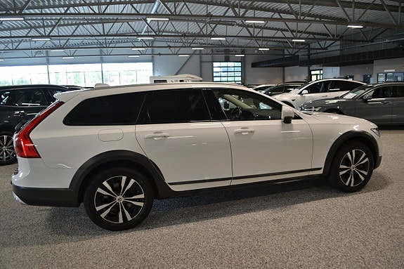 Volvo V90 Cross Country 5 of 16