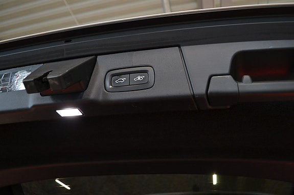 Volvo V90 Cross Country 12 of 16