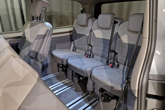 Volkswagen Multivan 16 of 17