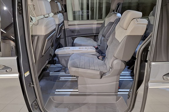 Volkswagen Multivan 15 of 17