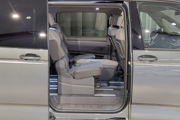 Volkswagen Multivan 13 of 17