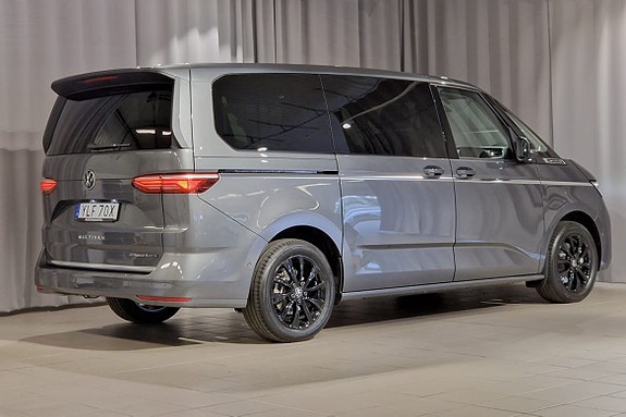 Volkswagen Multivan 4 of 17