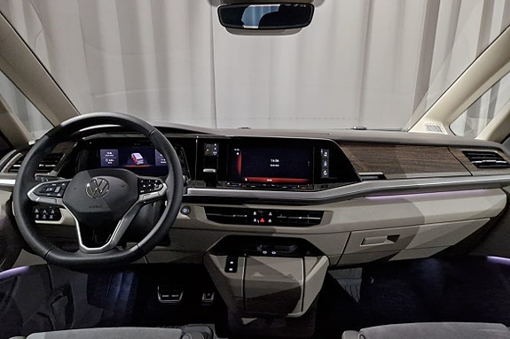 Volkswagen Multivan 8 of 17