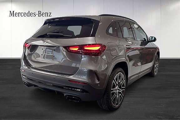Mercedes-Benz GLA250 e 4 of 11