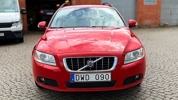 Volvo V70 2 of 20