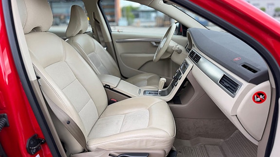 Volvo V70 13 of 20