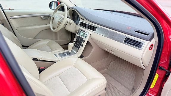 Volvo V70 12 of 20