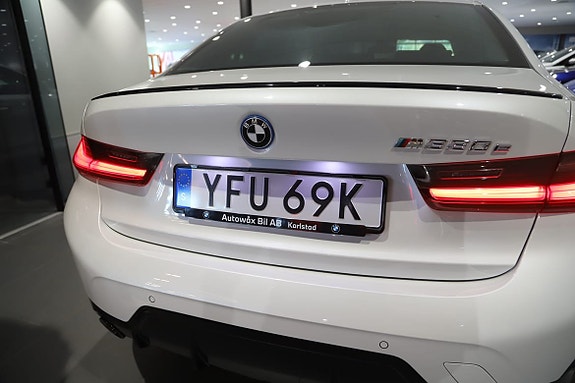 BMW 330e 4 of 14