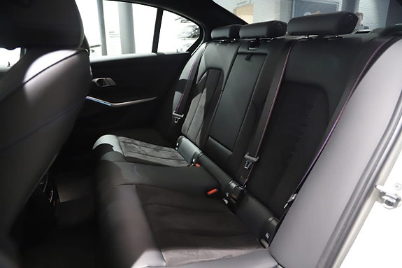 BMW 330e 13 of 14