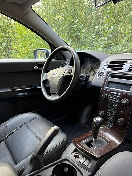 Volvo V50 2 of 10