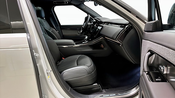 Land Rover Range Rover Sport 3 of 13