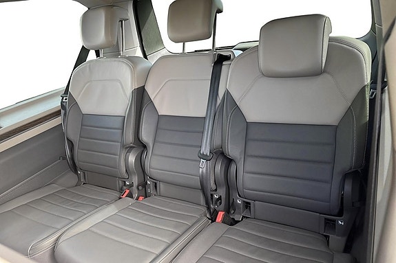 Volkswagen Multivan 8 of 9
