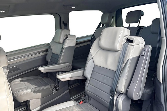 Volkswagen Multivan 6 of 9