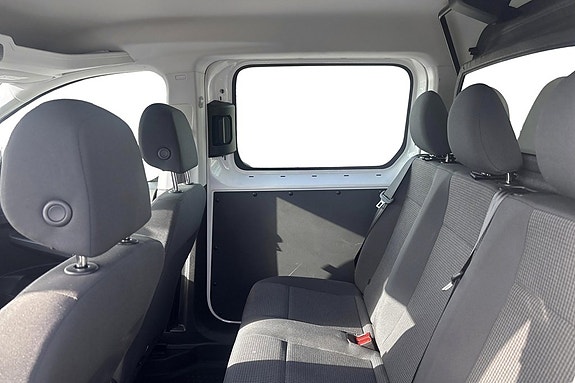 Volkswagen Caddy Maxi 6 of 9