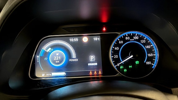 Nissan Leaf 14 of 16