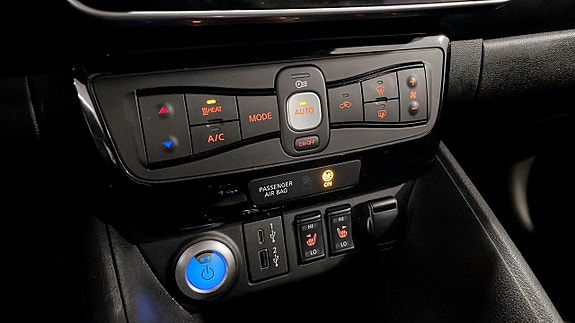 Nissan Leaf 13 of 16
