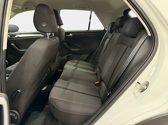 Volkswagen T-Roc 13 of 15