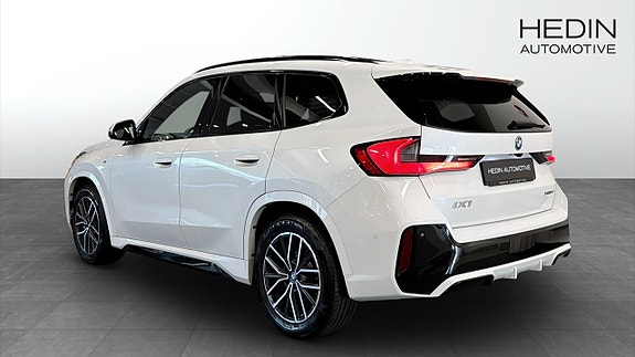 BMW iX1 2 of 15