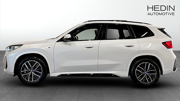 BMW iX1 6 of 15
