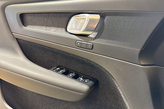 Volvo XC40 25 of 28