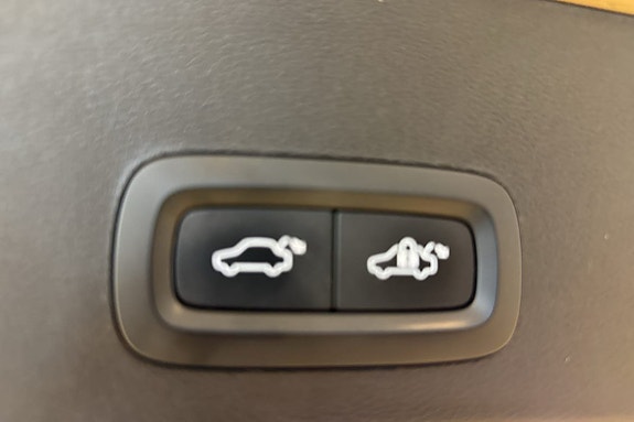 Volvo XC40 23 of 28