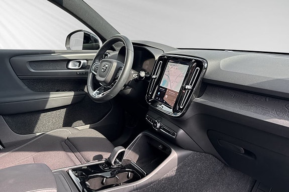 Volvo XC40 10 of 28