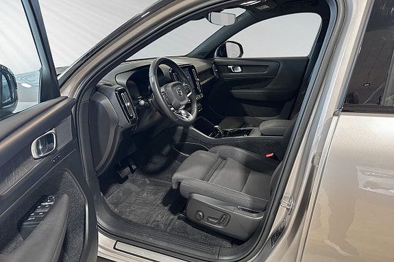 Volvo XC40 7 of 28