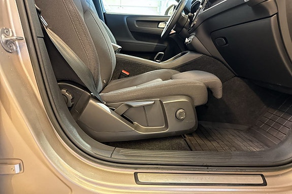 Volvo XC40 26 of 28