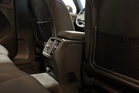 Volvo XC40 28 of 28