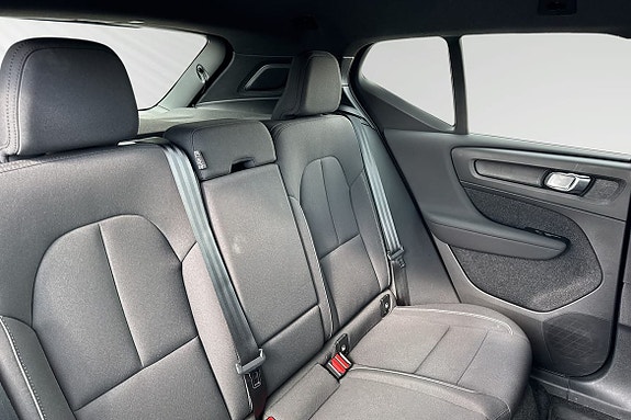 Volvo XC40 11 of 28