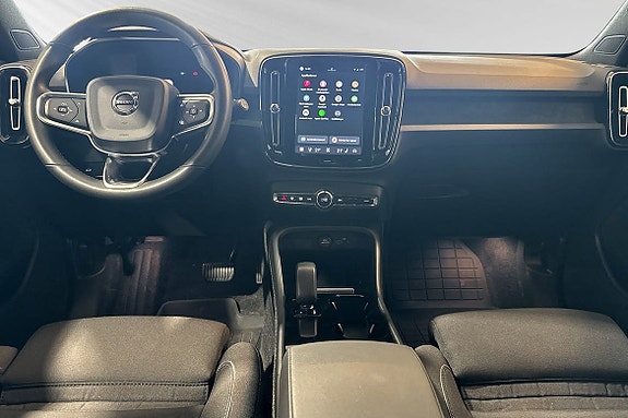 Volvo XC40 9 of 28