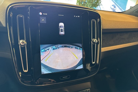 Volvo XC40 18 of 28