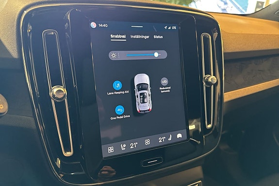 Volvo XC40 16 of 28