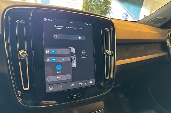 Volvo XC40 17 of 28