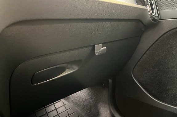 Volvo XC40 27 of 28