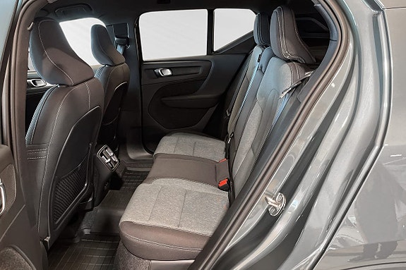 Volvo XC40 8 of 28