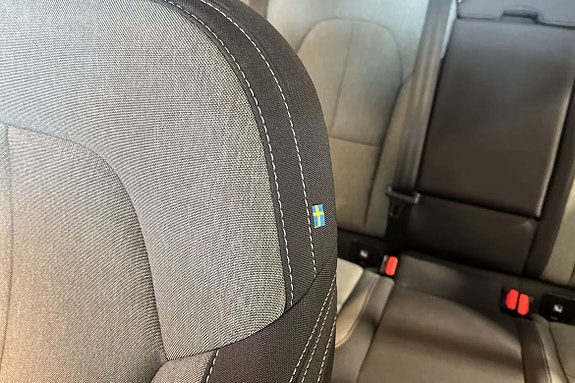 Volvo XC40 14 of 28