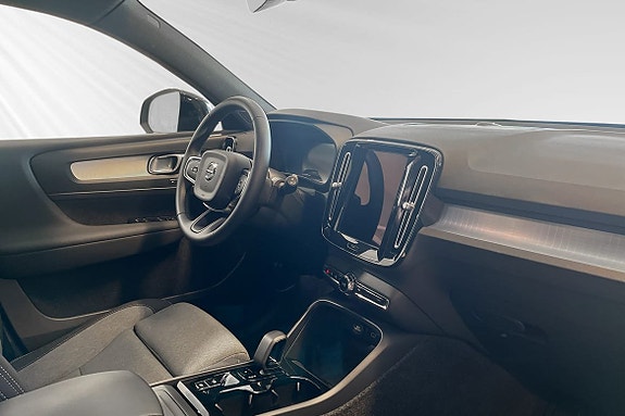 Volvo XC40 10 of 28