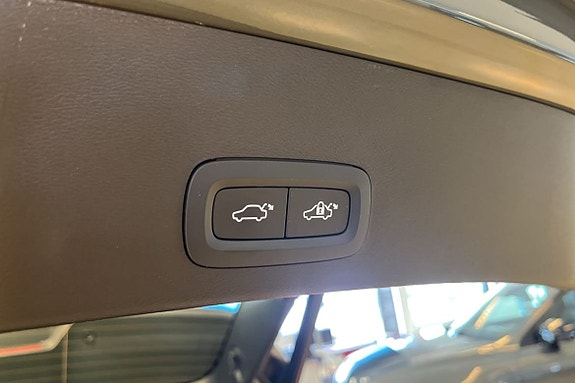 Volvo XC40 17 of 28
