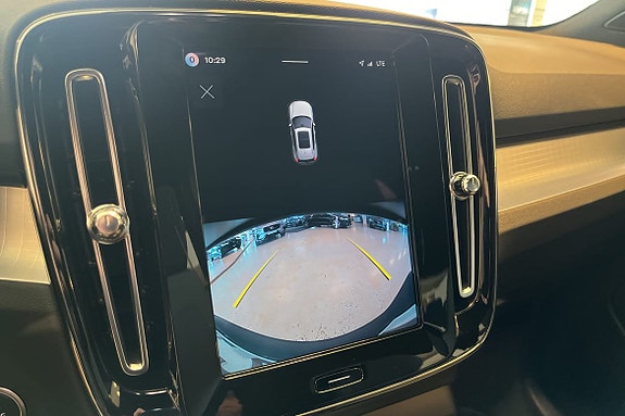 Volvo XC40 24 of 28