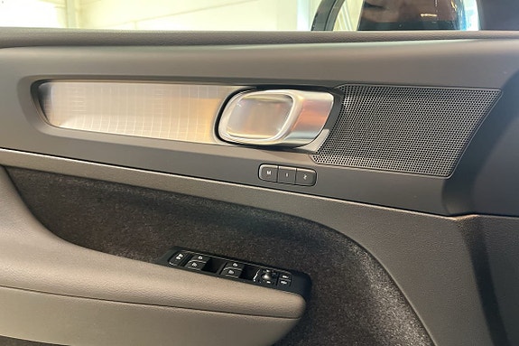Volvo XC40 20 of 28