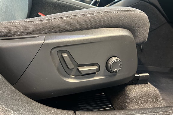 Volvo XC40 15 of 28